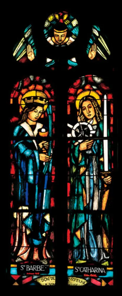 Sainte Barbe et Sainte Catherine surmontées d’un ange